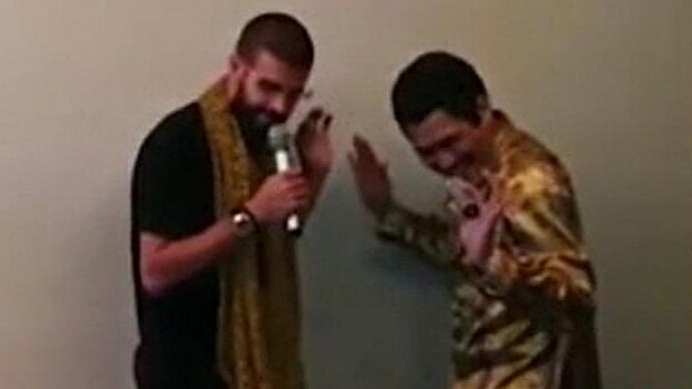 Gerard Piqué al ritmo de "Pen-Pineapple-Apple-Pen"