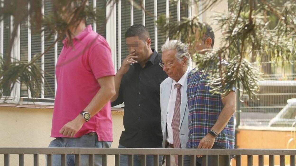 Piden retirar el título de Hijo Ilustre y la Medalla de Oro a Padrón