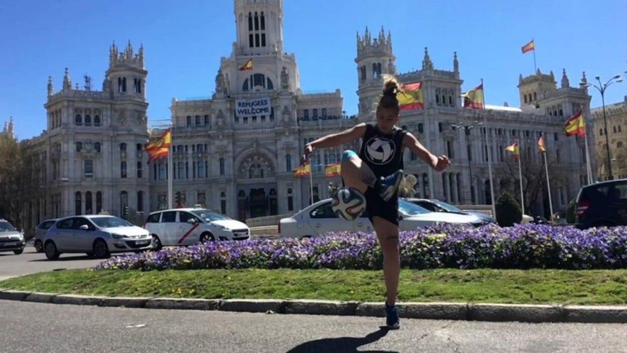 Paloma Pujol promueve el Footbag en Guía