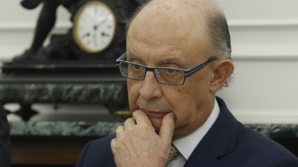 ¿Montoro responderá con su patrimonio por amnistía fiscal ilegal?