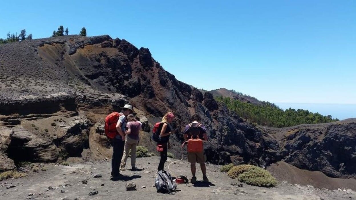 El volcán Cumbre Vieja emite 800 toneladas de CO2 al día