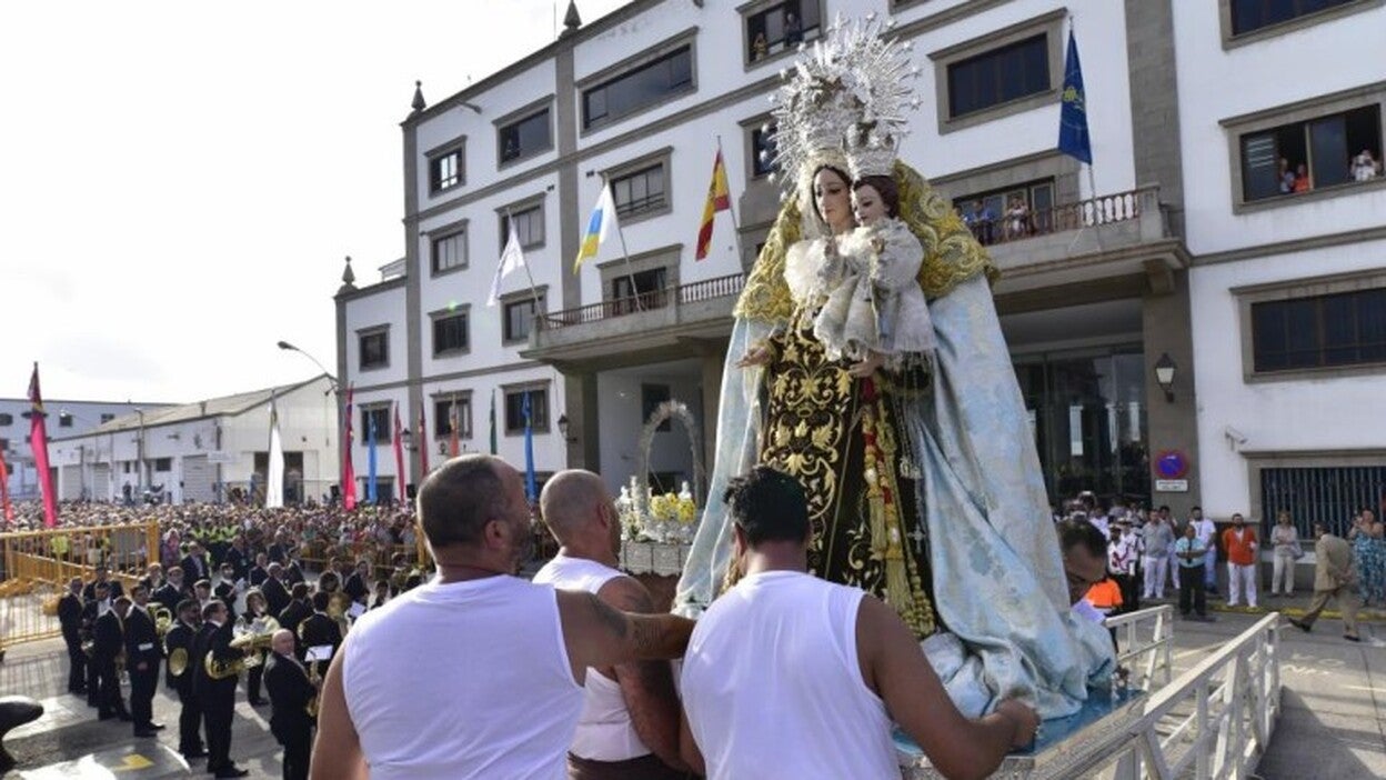 Honores para la patrona del mar