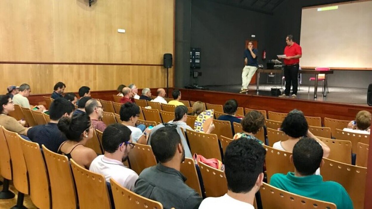 La Ley de Suelo reúne a medio centenar de alumnos en Vallehermoso