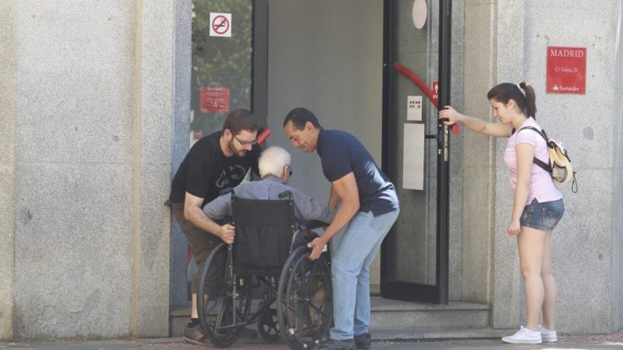 Canarias reduce un 41,8% su lista de espera de dependencia