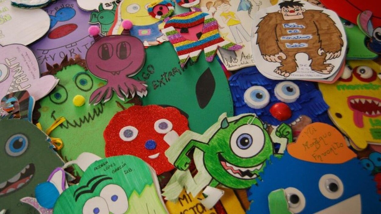 ‘Cuentos con alegría’ para los niños del HUC