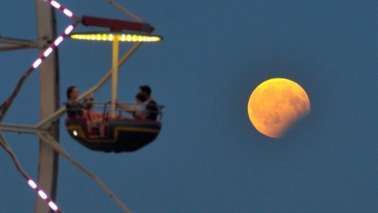 Las imágenes del eclipse parcial de luna