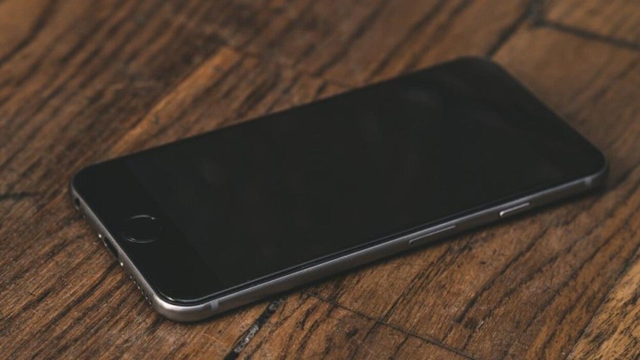 Las líneas de móvil con datos rozan los 41 millones en junio