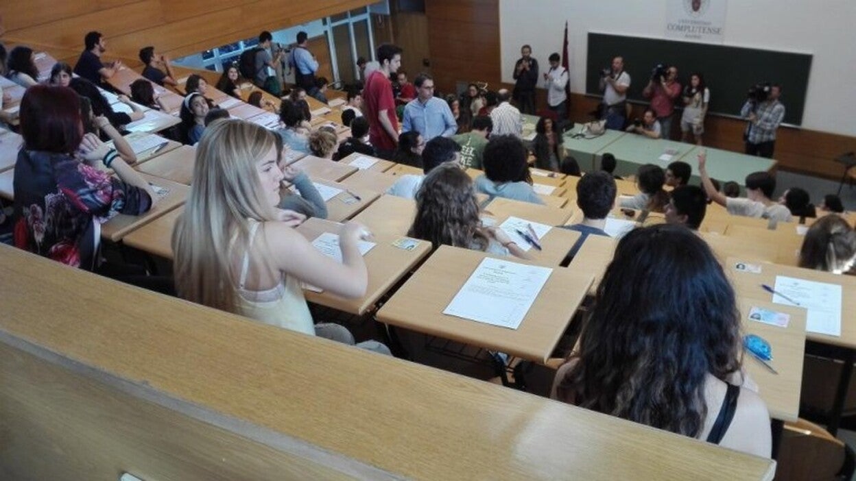 Convocadas las becas universitarias para el próximo curso