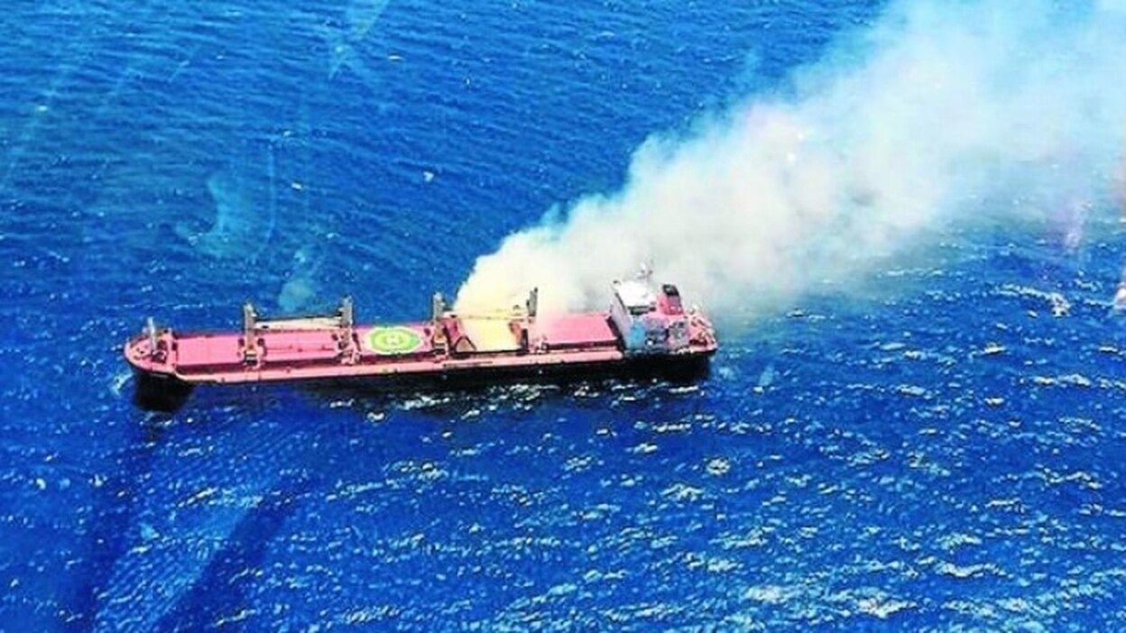 El 'Cheshire', a 90 millas al sur de El Hierro