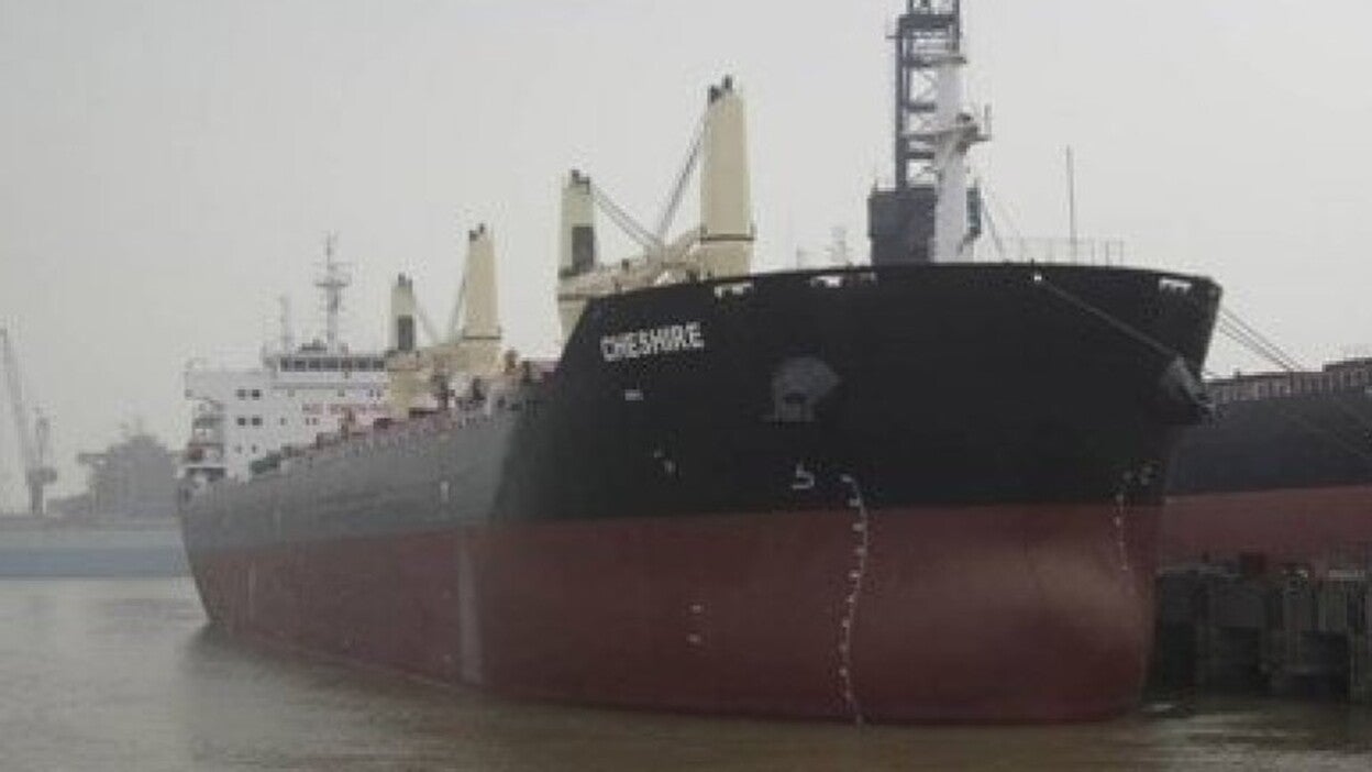 El 'Cheshire', remolcado al sur grancanario