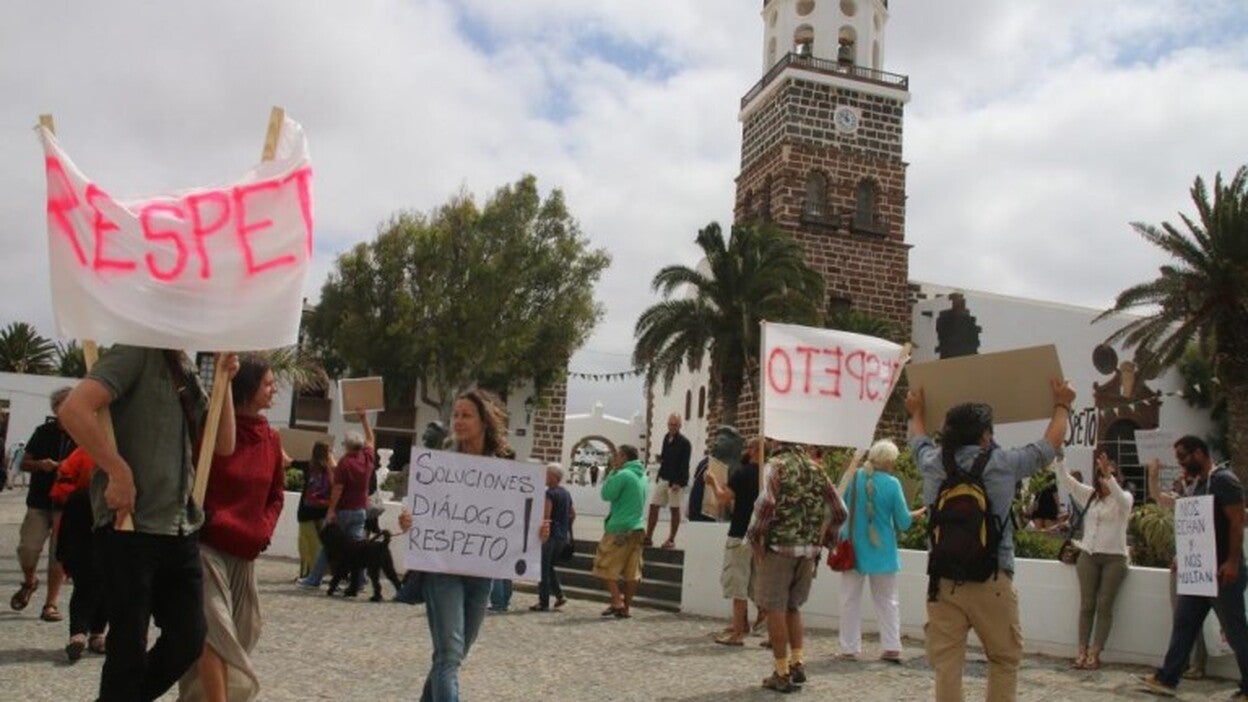 Teguise evita recuperar plazas en el mercadillo de los domingos