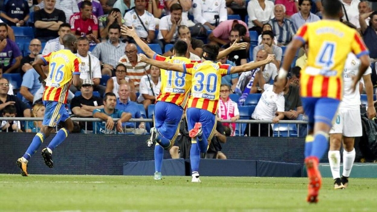 El Valencia frena al campeón (2-2)