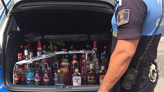 Quitan más de 300 envases con alcohol a menores en Melenara