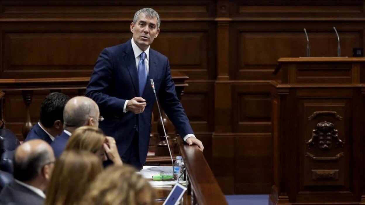 Clavijo prefiere seguir en minoría