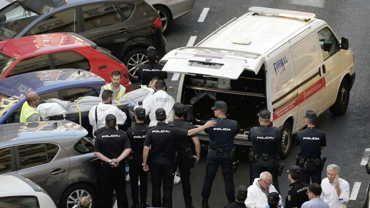 Muere acuchillado un policía tras identificar a un sospechoso