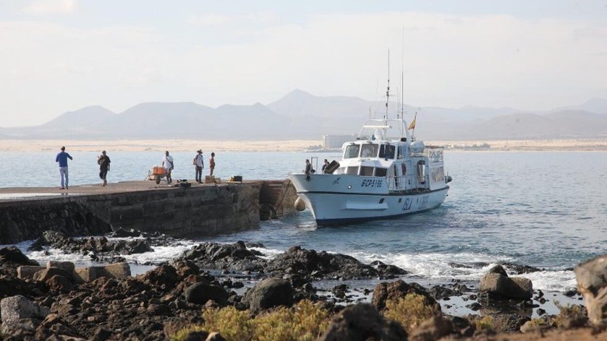 Lobos soporta más de 2.000 turistas diarios en verano