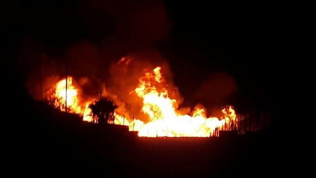 Controlado un gran incendio en Jinámar