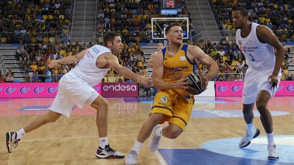El Granca muestra galones de campeón (73-64)