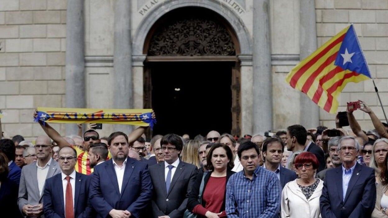 Puigdemont y Colau, juntos contra las cargas policiales
