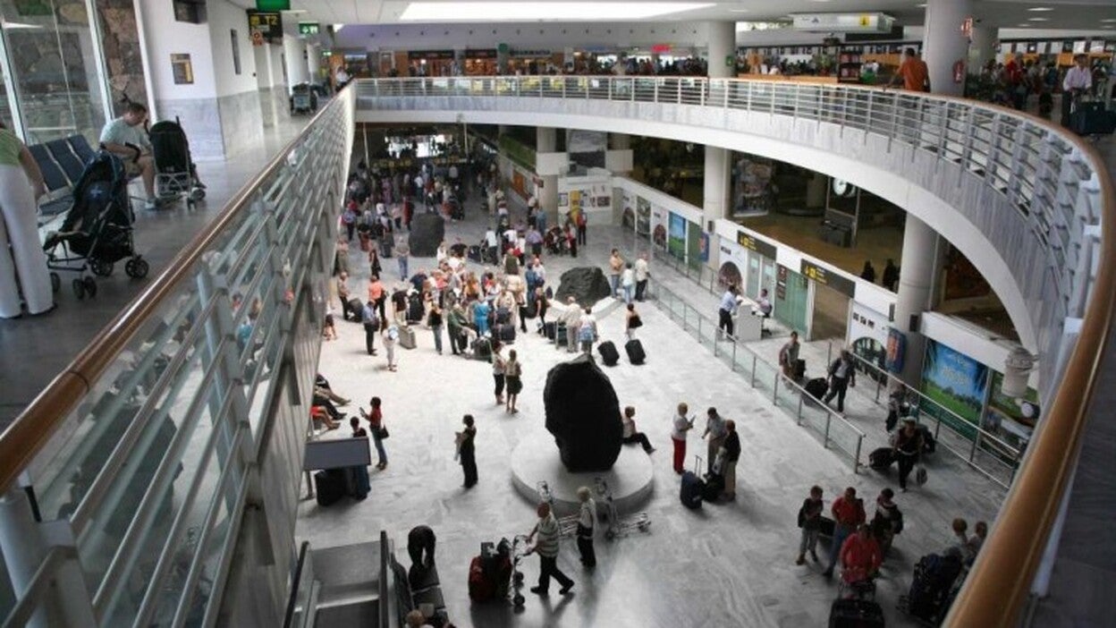 Detenidos en el Aeropuerto de Lanzarote por presentar documentación falsa