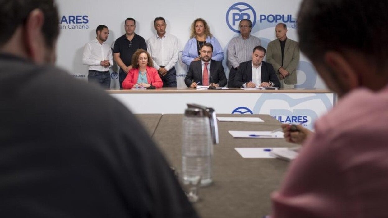 Clavijo invita al PP a negociar ya los presupuestos de 2018