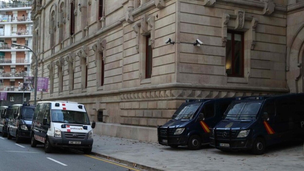 Los Mossos cierran el parque donde está el Parlament