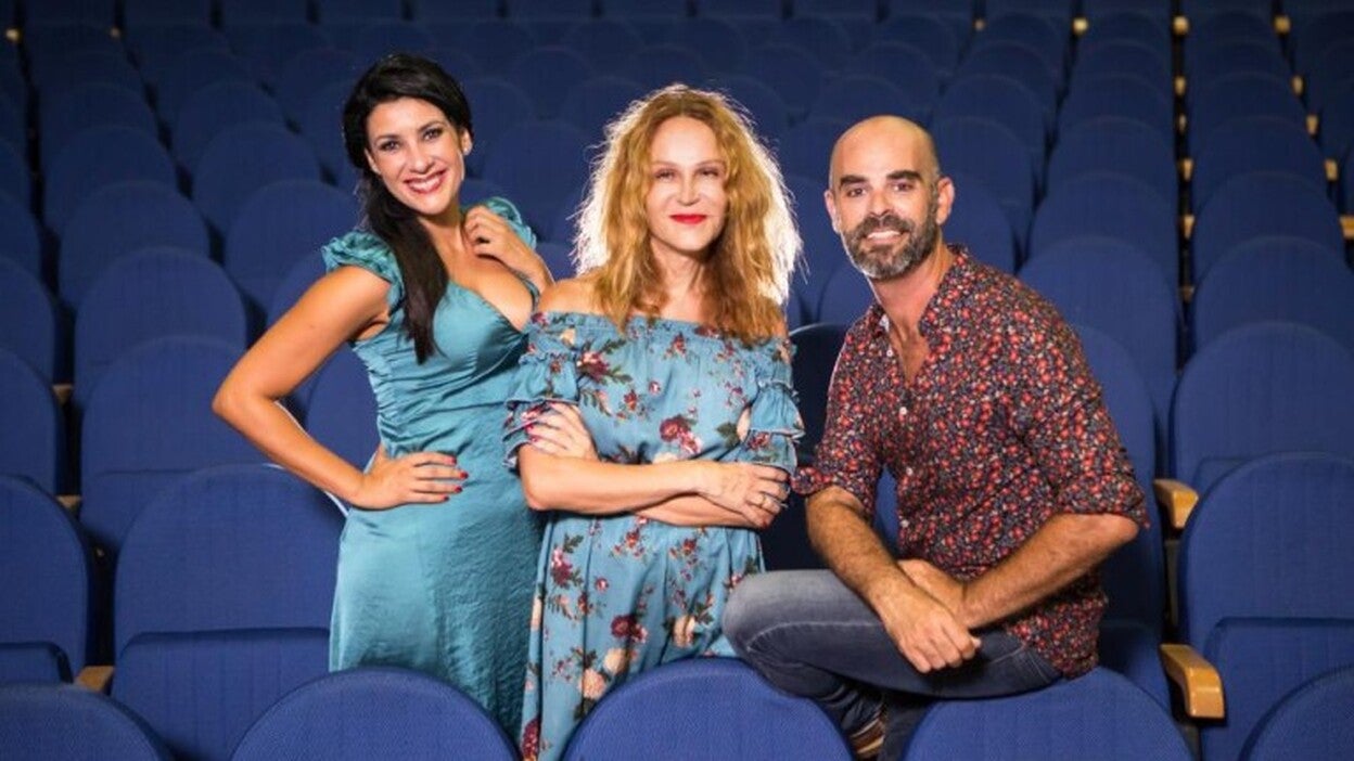 Yanely, Mingo y Antonia, cómicos  a escena