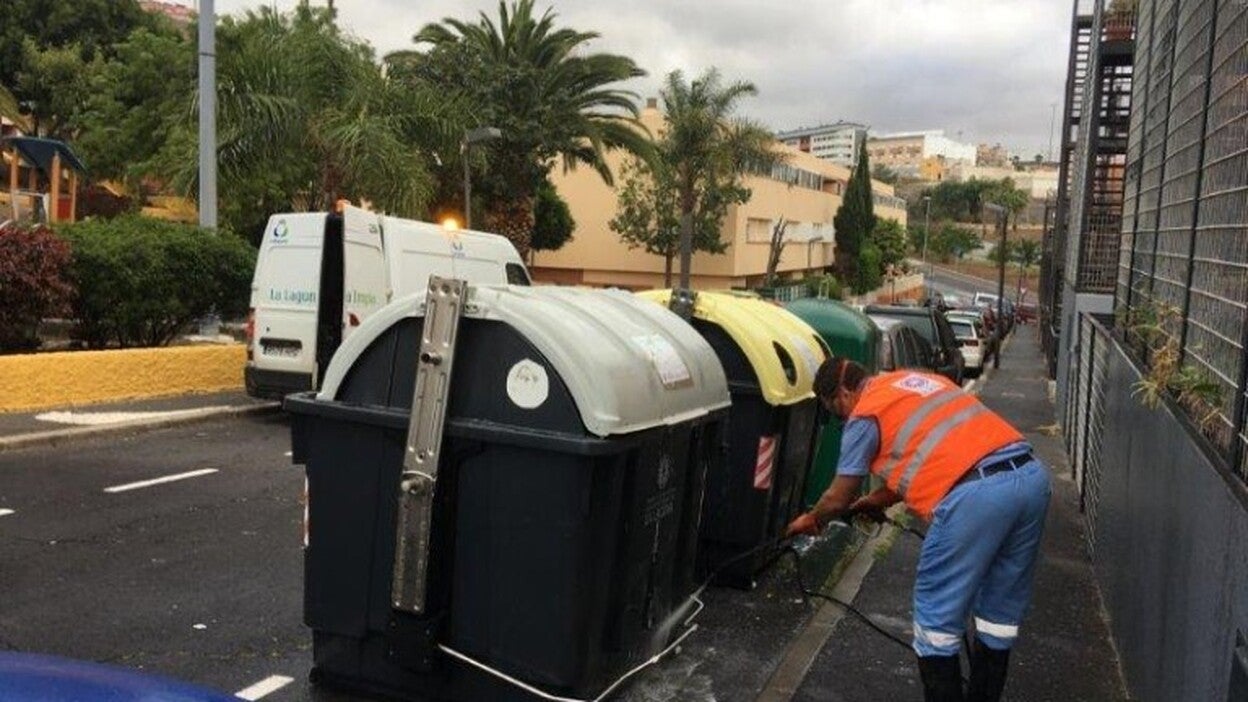 Queman seis contenedores en La Laguna