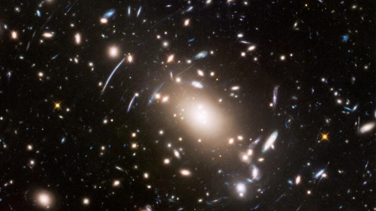 Hubble descubre galaxias 'bamboleantes'