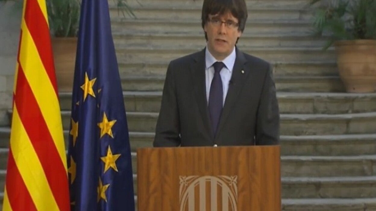 La prensa monta guardia en diversas sedes de Bruselas en busca de Puigdemont