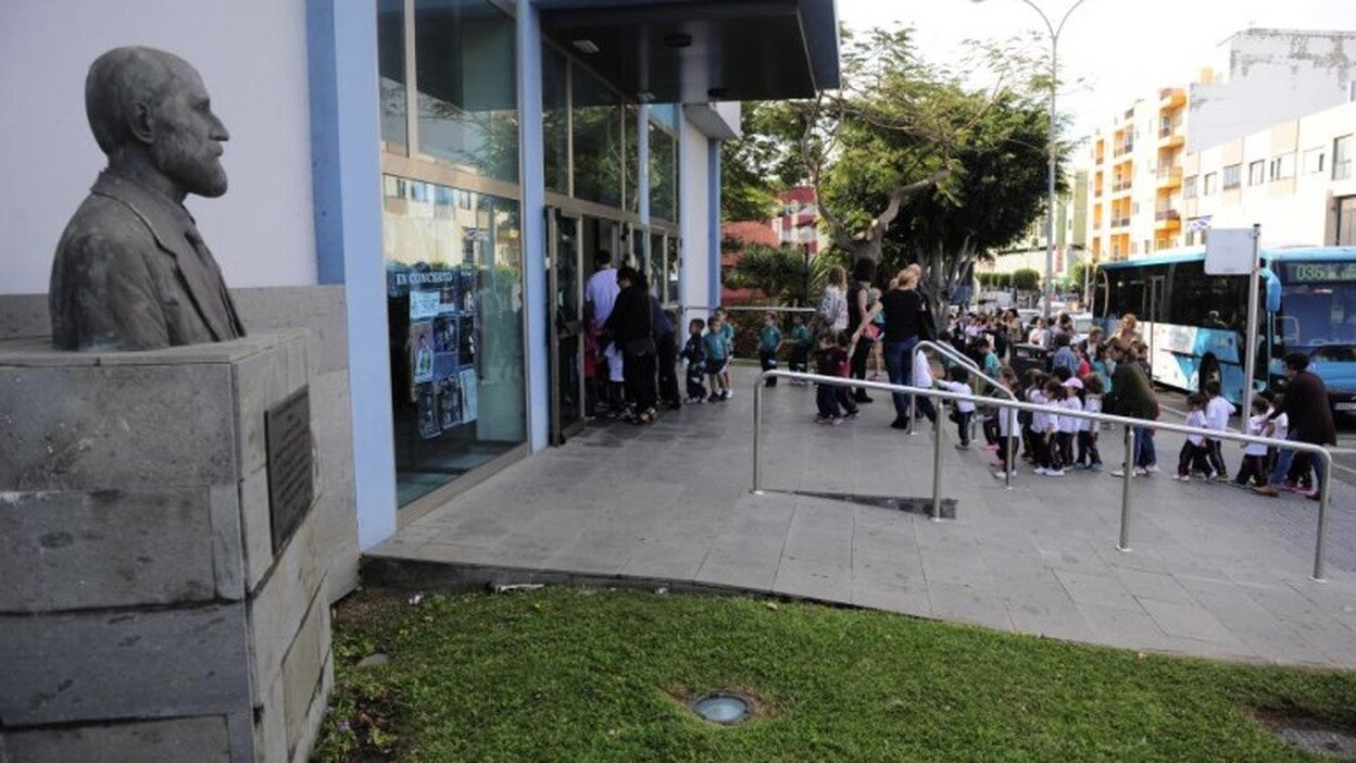 El municipio premia a ocho personas por sus méritos