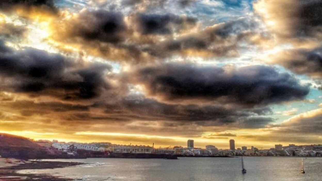 Intervalos nubosos con probables lluvias en Canarias