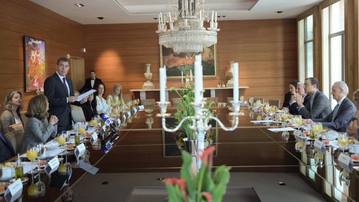 Clavijo afirma que el gasto de viajes es «el habitual»