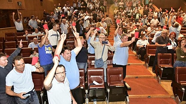 Los taxistas recriminan los días libres al concejal de Movilidad