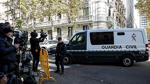 Los exconsellers y los Jordis acatan ante el juez la Constitución y el 155