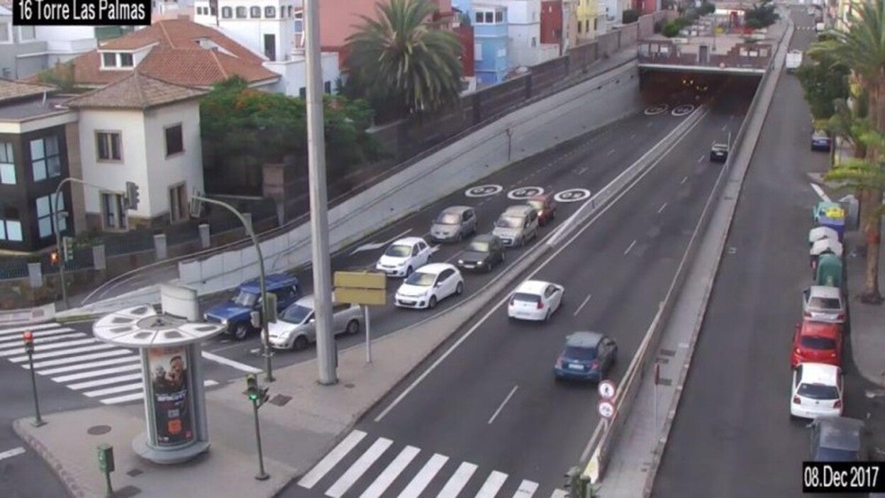 Colisiona contra la mediana de los túneles Luengo y triplica la tasa de alcoholemia