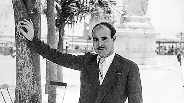 Juan Horacio Díaz en la plaza de La Candelaria de Santa Cruz de Tenerife en los años cuarenta /  C7