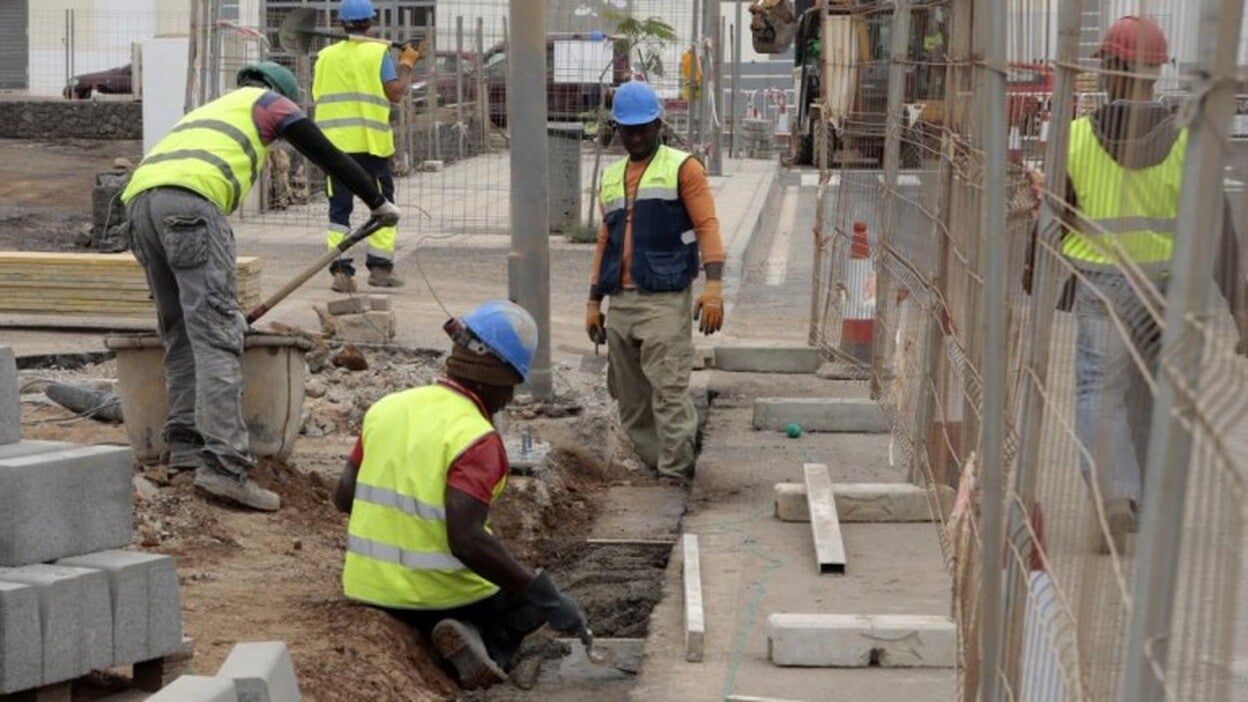 Arrecife destaca en la firma de contratos nuevos de trabajo