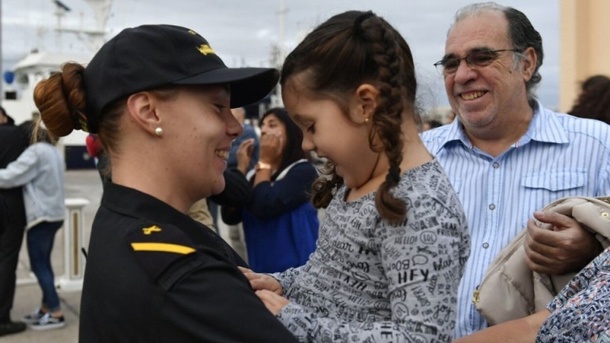 El 'Rayo' vuelve a la Base Naval