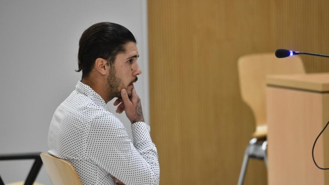 «No sé por qué me denuncia, ella misma se bajó el panti»