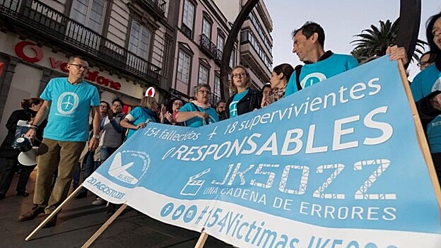 Las víctimas de Spanair esperan que el PSOE no les defraude