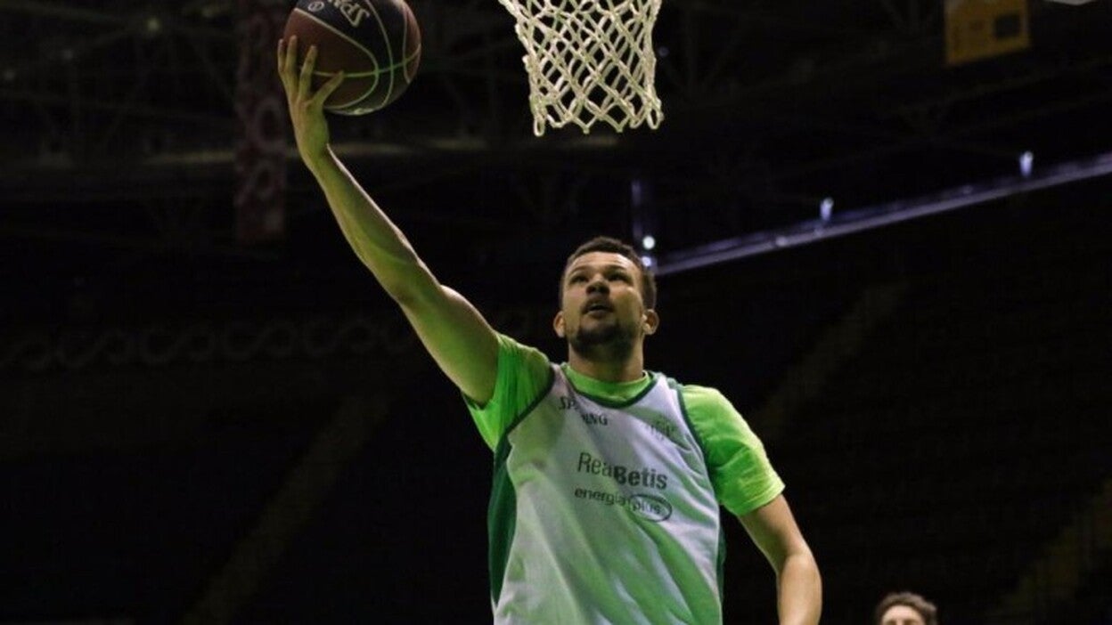 Luke Nelson, la perla que se cocina a fuego lento en Sevilla