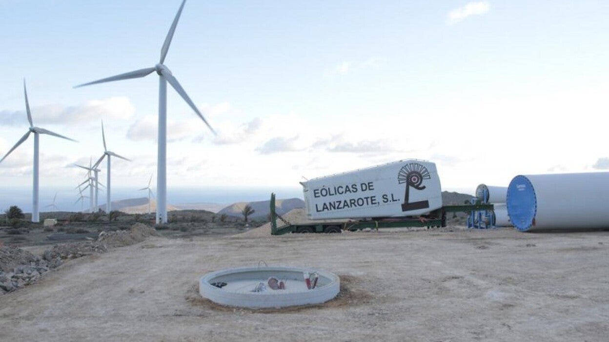 Llegan las piezas del décimo aerogenerador de Los Valles