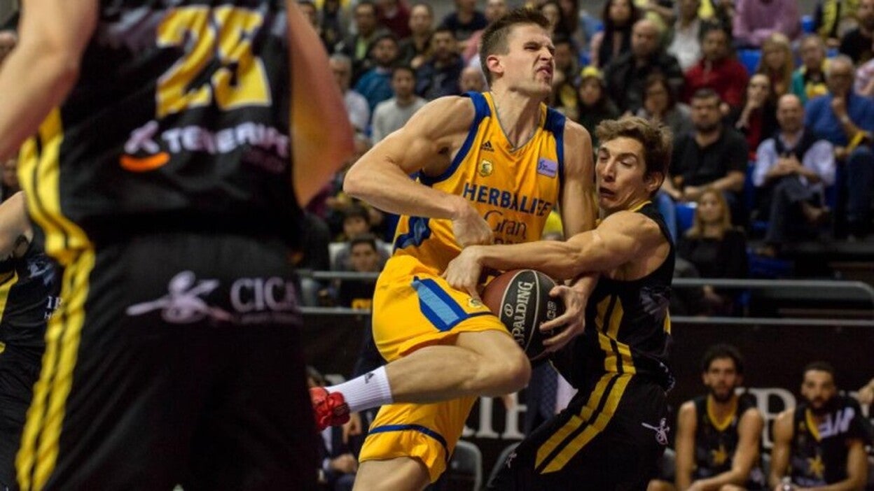 No hubo derbi (92-71)