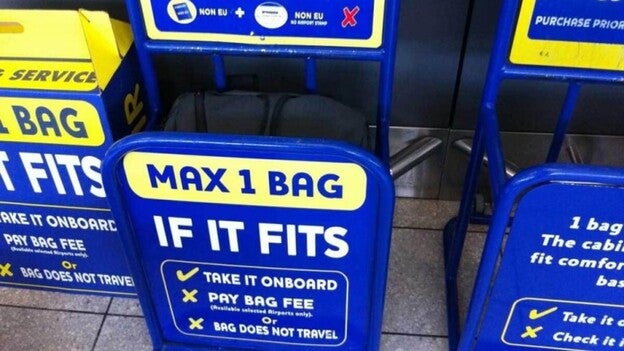 Adiós a la maleta de mano en la cabina de Ryanair