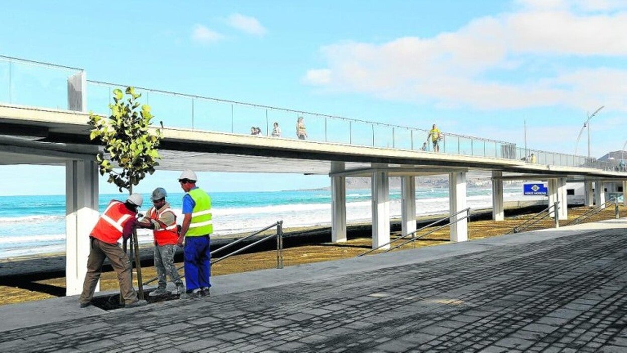 De vuelo sobre Las Canteras