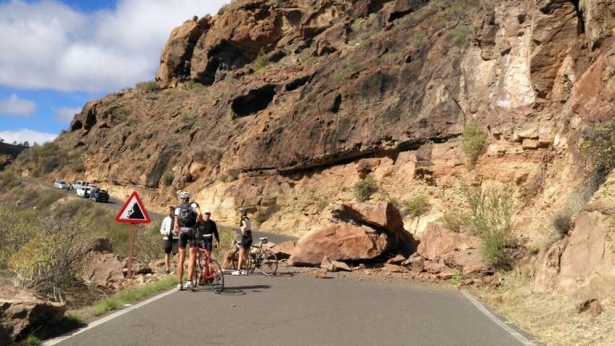 Derrumbe en la carretera de la presa de Las Niñas