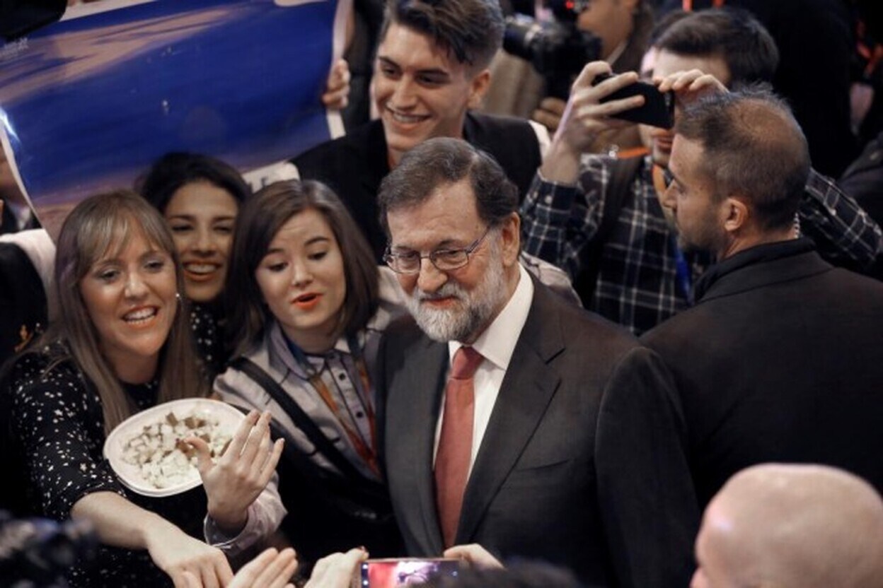 Mariano Rajoy degusta queso majorero en su visita a Fitur