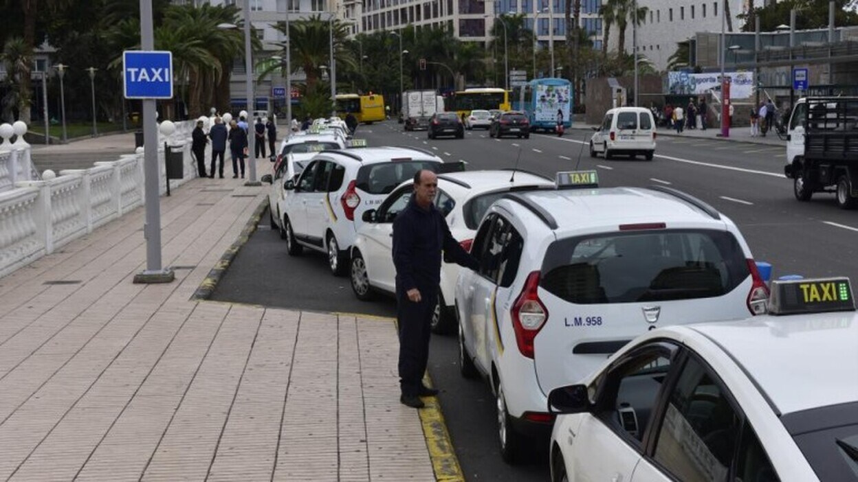 21 paradas escolares y de taxi se mejoran con 150.000 euros