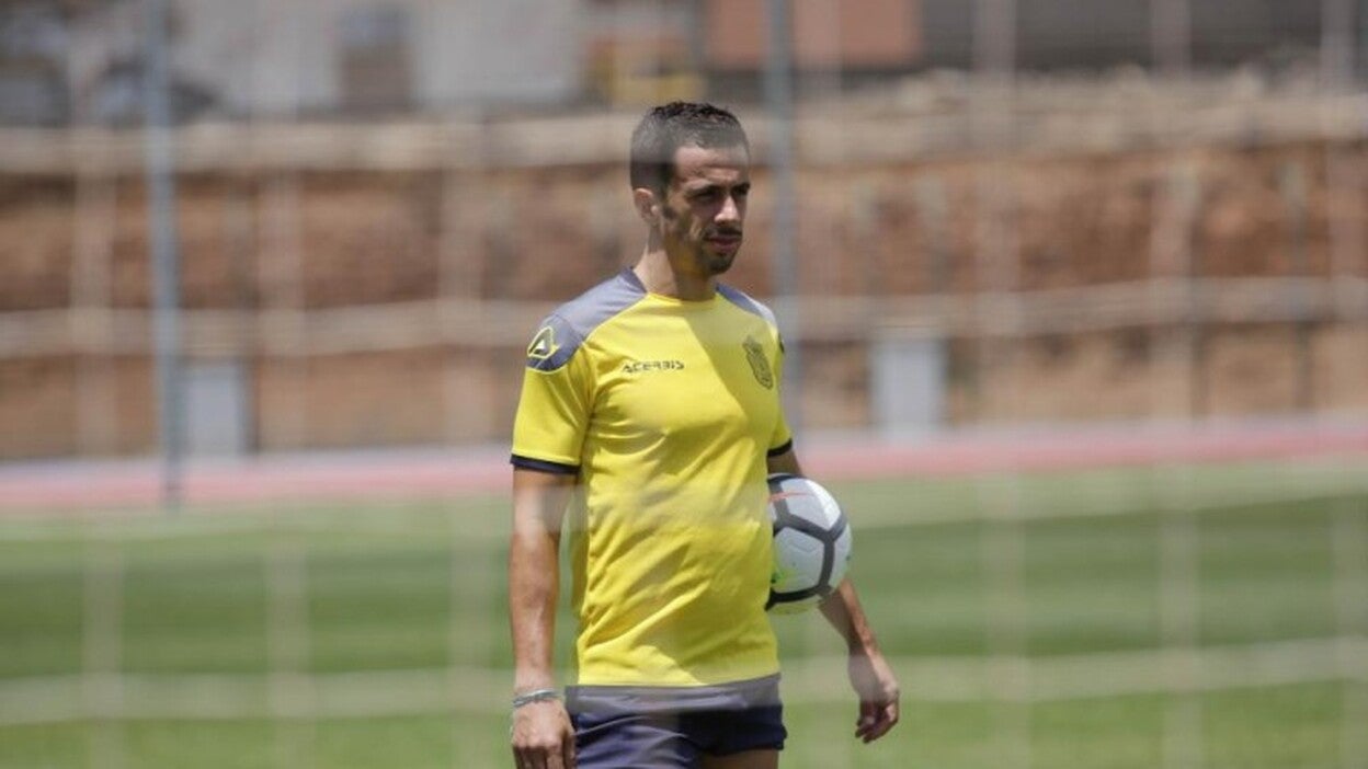 Hernán Santana rescinde y se marcha a Gijón